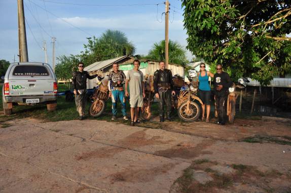 Encontro com os motociclistas Everardo, Manga, Augusto e Saré, no Igapó-Açu, na BR-319, rodovia que liga Manaus, no Amazonas, à Porto Velho, em Rondônia